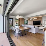 Aqua Luxe Apartment *
