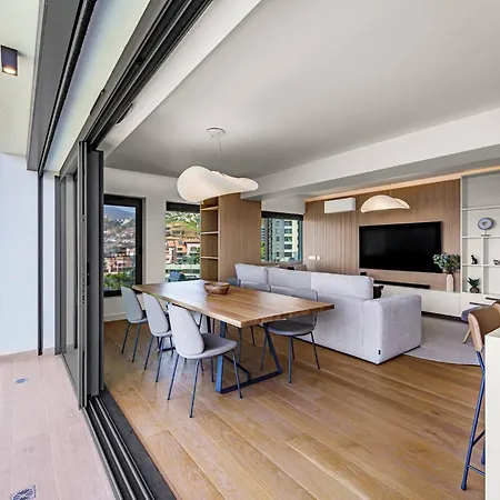 Aqua Luxe Apartment