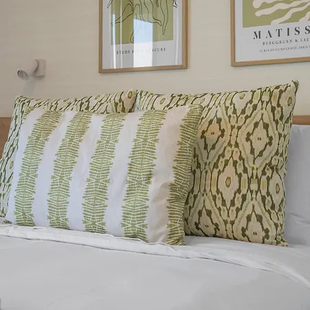 Aqua Luxe Apartment